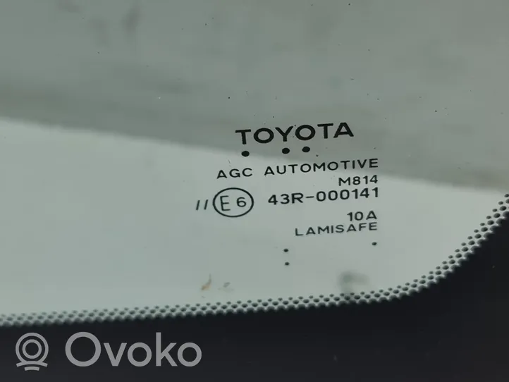 Toyota Land Cruiser (J150) Переднее стекло 