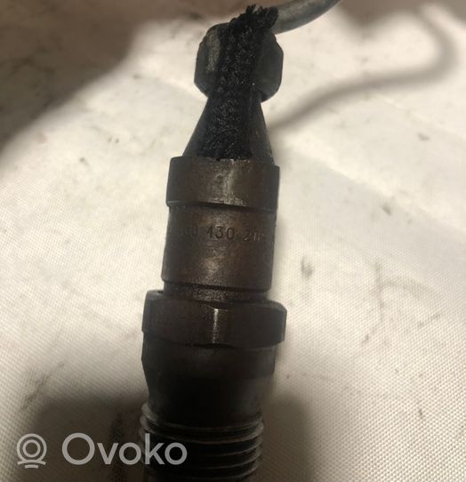 Volkswagen PASSAT B3 Injecteur de carburant 068130202A