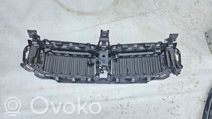 11073810 BMW 3 G20 G21 Front grill, 141.18 € | RRR