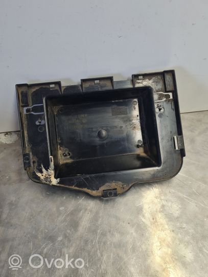 Volkswagen Transporter - Caravelle T4 Fuse box cover 7D0971825