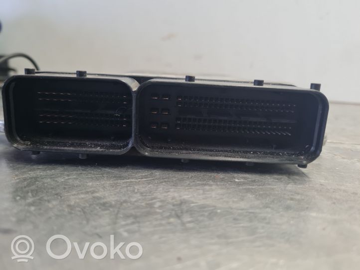 Volkswagen Transporter - Caravelle T5 Sterownik / Moduł ECU 070906016AJ