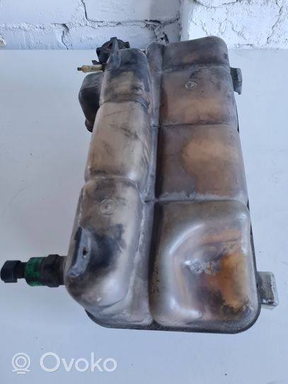 Iveco Daily 35.8 - 9 Vase d'expansion / réservoir de liquide de refroidissement 56115