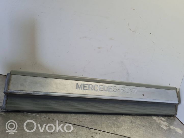 Mercedes-Benz S W140 Отделка переднего порога (внутренняя) 1406800535