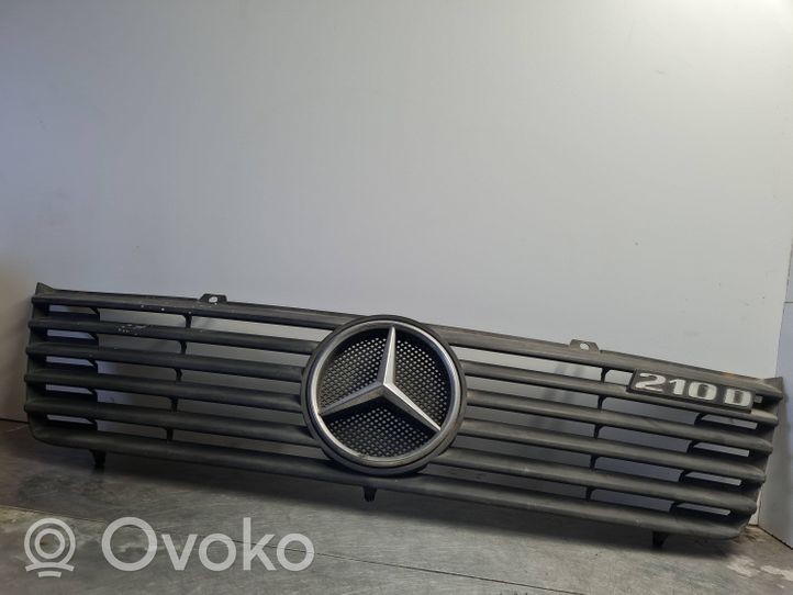 Mercedes-Benz Sprinter W901 W902 W903 W904 Etupuskurin ylempi jäähdytinsäleikkö 9018880123