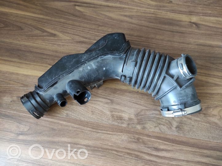 BMW 5 G30 G31 Część rury dolotu powietrza 8612085