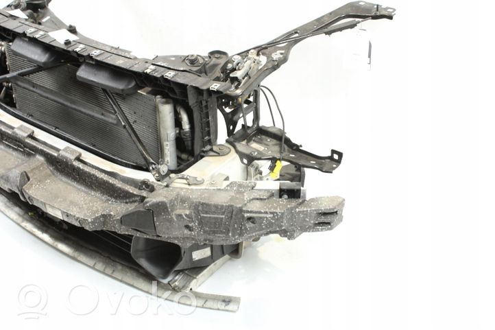 BMW 2 F44 Radiatorių panelė (televizorius) 