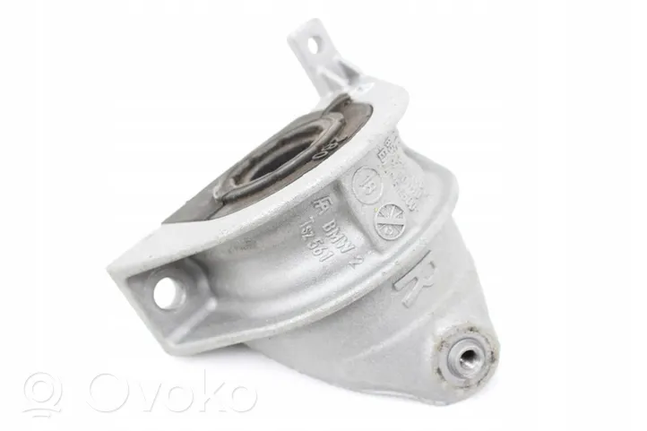 BMW 5 G30 G31 Mocowanie stabilizatora osi tylnej 6861480