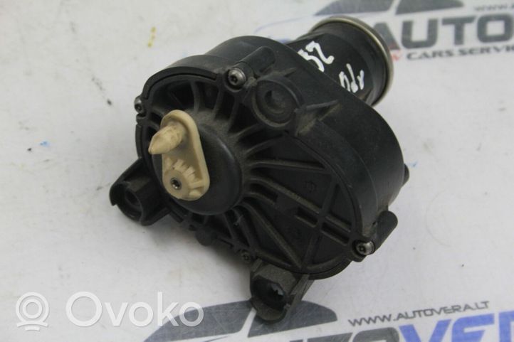 BMW 4 F32 F33 Attuatore/motore della valvola del collettore di aspirazione 8570791