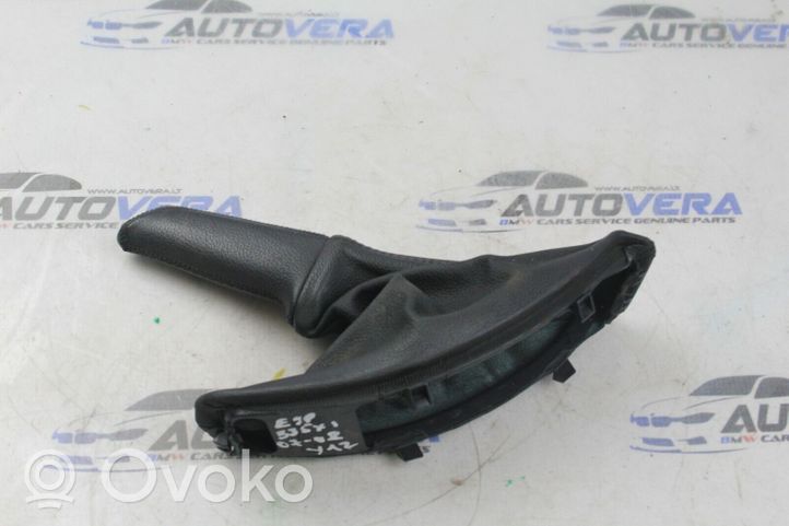 BMW 3 E90 E91 Osłona dźwigni hamulca ręcznego 7155622