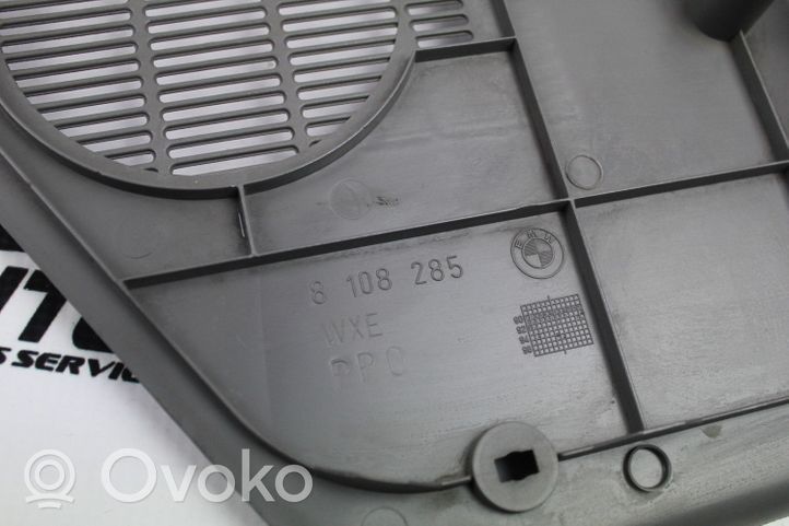 BMW 8 E31 Rivestimento vano piedi laterale 8108285