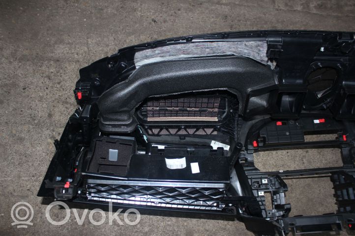 BMW 6 F12 F13 Deska rozdzielcza 922995518