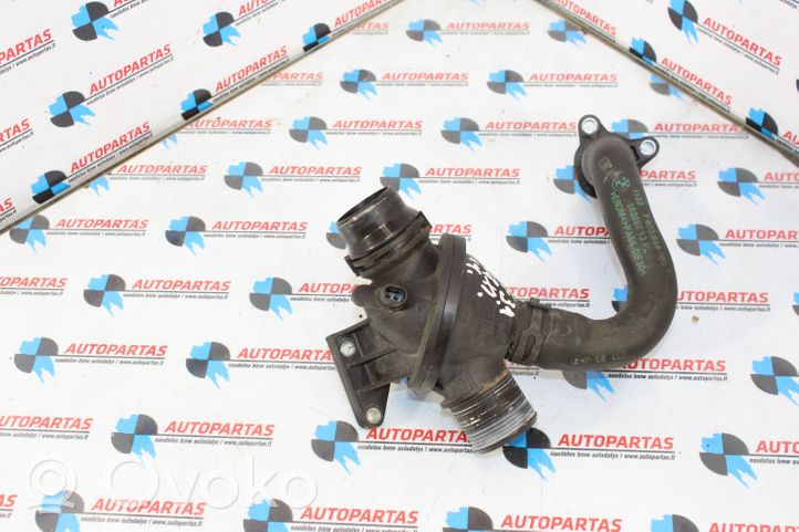 BMW 3 F30 F35 F31 Termostaatin kotelo 6601544