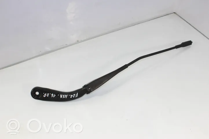 BMW 2 F22 F23 Priekinio stiklo valytuvų kojelė 7239520