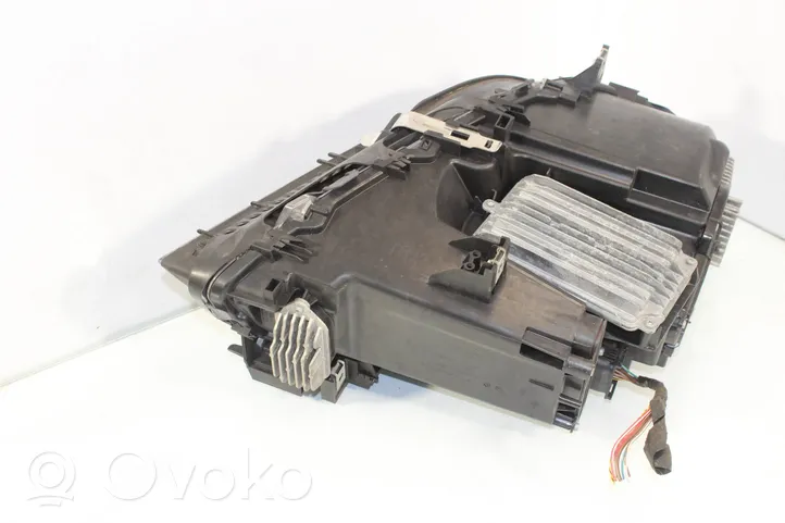 BMW 7 F01 F02 F03 F04 Lampa przednia 7379681