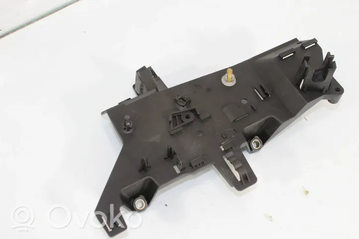 BMW 3 F30 F35 F31 Kita variklio skyriaus detalė 7811112