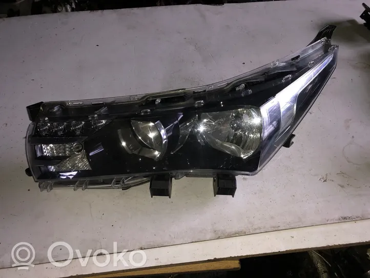 Toyota Corolla E160 E170 Lampa przednia 8115002E70