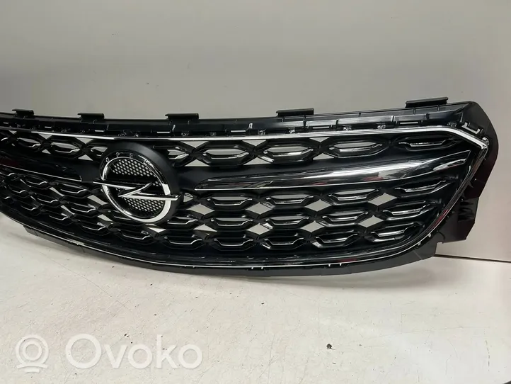 Opel Insignia B Maskownica / Grill / Atrapa górna chłodnicy INS2LIFT