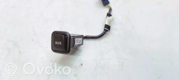 Audi A4 S4 B8 8K Connettore plug in AUX 8K0035474