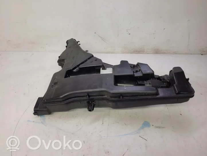 Audi A4 S4 B9 8W Logu šķidruma tvertne 8W0955451L