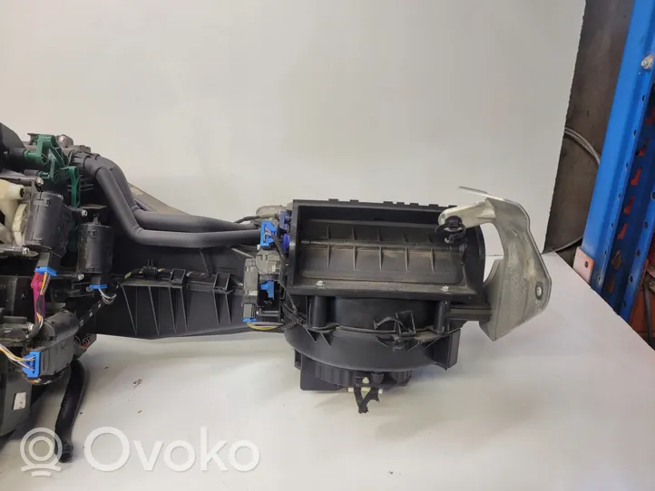 Audi A4 S4 B7 8E 8H Scatola climatizzatore riscaldamento abitacolo assemblata 8K1820005H