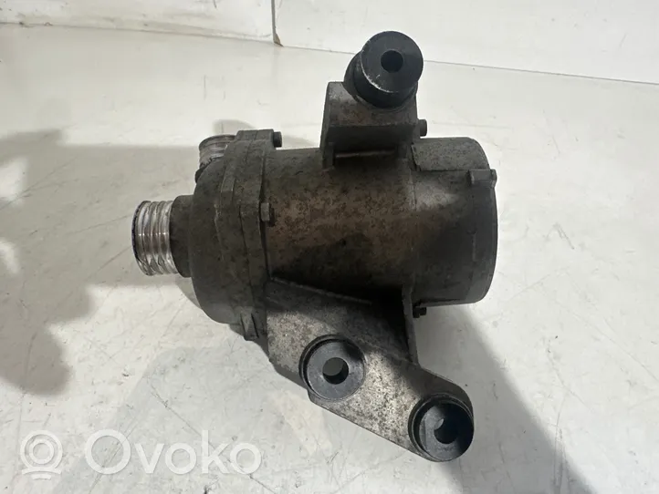 BMW 5 E60 E61 Pompa dell’acqua 7561229