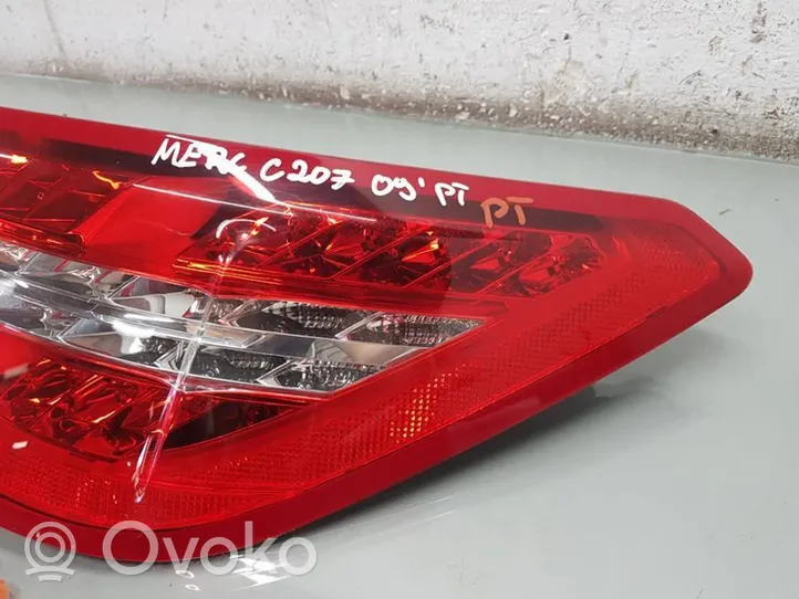 Mercedes-Benz CLK C207 A207 Lampa tylna A2078200264