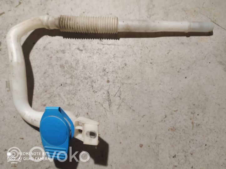 Volkswagen Touareg II Tubo riempimento della vaschetta del liquido lavavetri 7P6955463