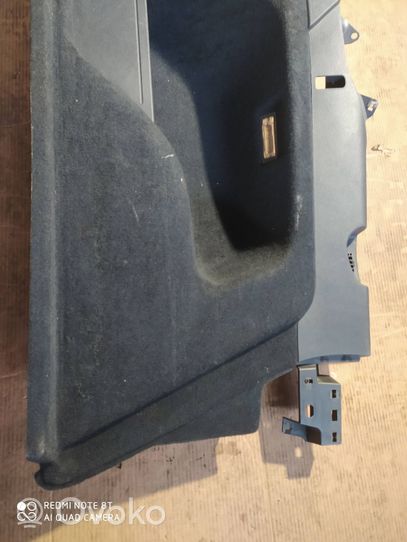 Volkswagen Touareg II Dolny panel schowka koła zapasowego 7P6867037