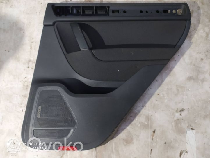 Volkswagen Touareg II Rivestimento del pannello della portiera posteriore 7P6867212F