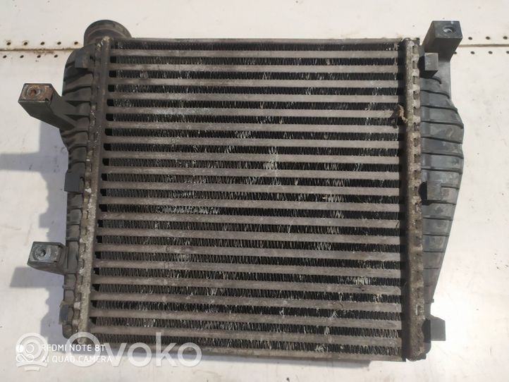 Volkswagen Touareg II Radiatore intercooler 7L6145803D