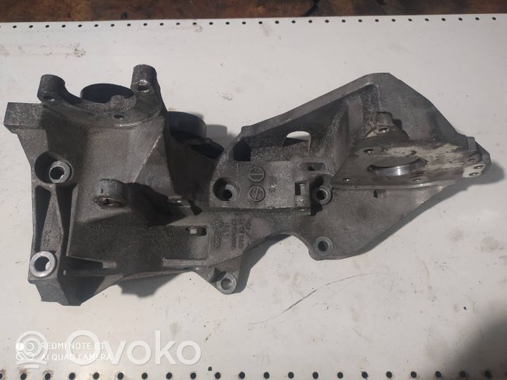 Audi A4 S4 B8 8K Polttoainepumpun kiinnike 03L903143H