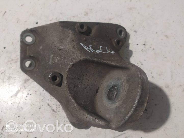 Audi A6 S6 C6 4F Supporto di montaggio scatola del cambio 4F0399113B