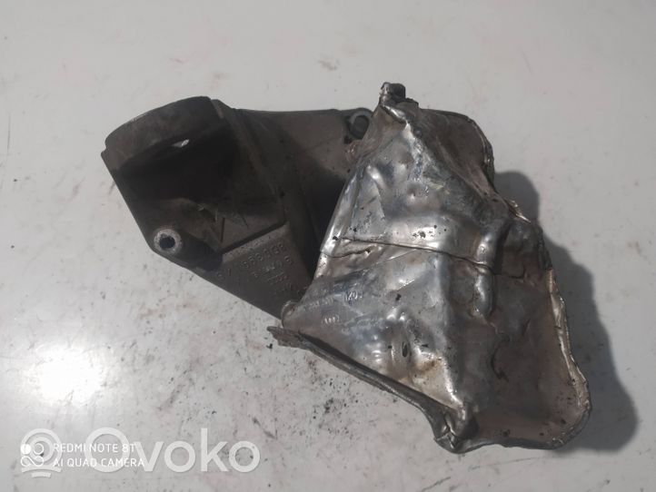 Volkswagen PASSAT B5.5 Support de boîte de vitesses 8D0399114S