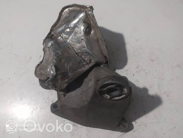 Volkswagen PASSAT B5.5 Support de boîte de vitesses 8D0399114S