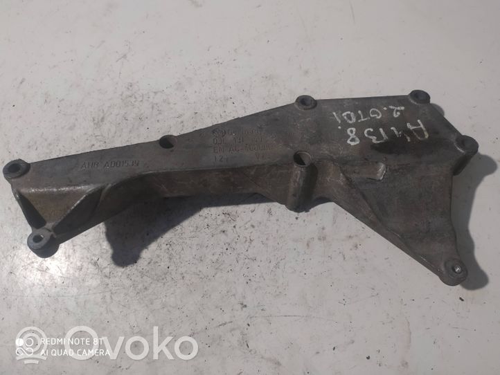 Audi A4 S4 B8 8K Supporto della valvola di raffreddamento EGR 03L131159