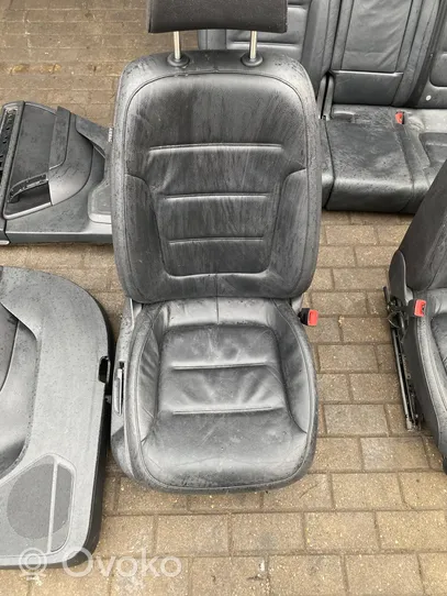 Volkswagen Touareg II Fotele / Kanapa / Komplet 