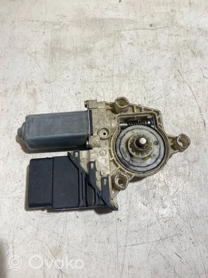 Volkswagen Golf IV Moteur de lève-vitre de porte arrière 1C0959812A