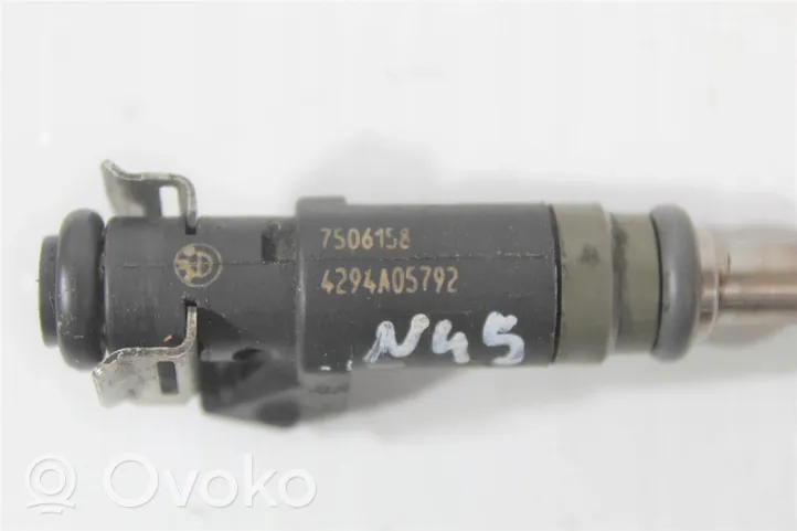 BMW M5 Fuel injector 7506158