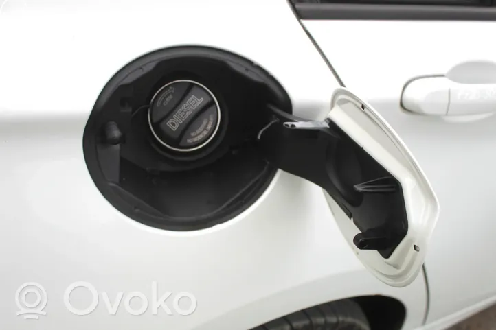 BMW 1 F20 F21 Apdaila aplink degalų bako dangtelį 