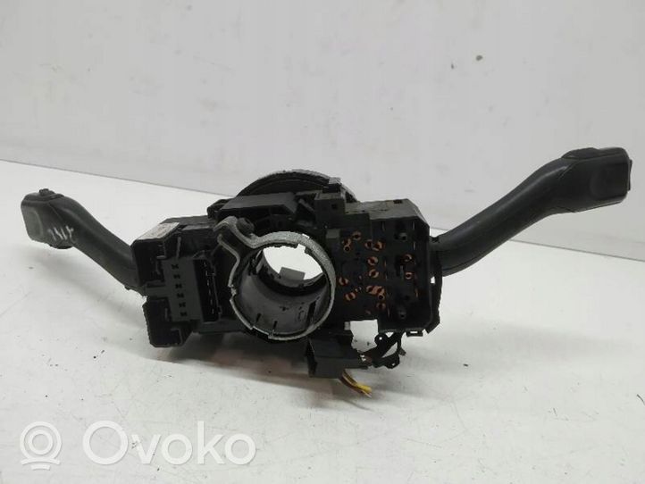 Volkswagen Golf IV Pyyhkimen/suuntavilkun vipukytkin 8L0953513J 4B0953503H