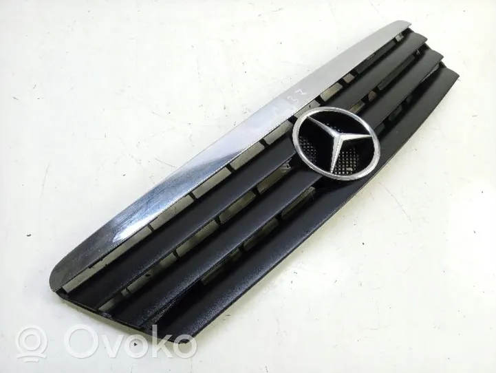 Mercedes-Benz A W168 Grille de calandre avant 