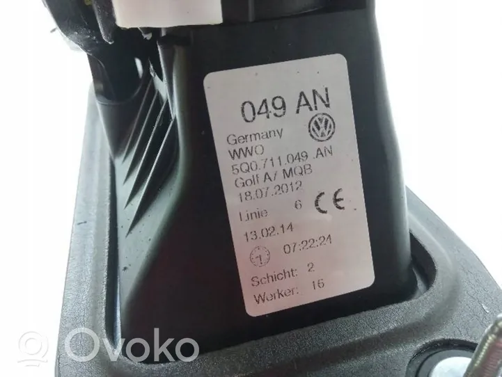 Volkswagen Golf VII Lewarek zmiany biegów / górny 5Q0711061E