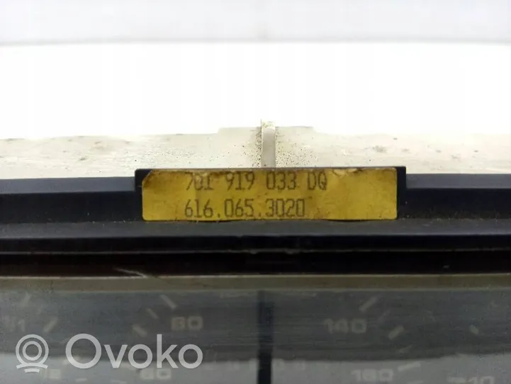 Volkswagen PASSAT B4 Tachimetro (quadro strumenti) 701919033DQ