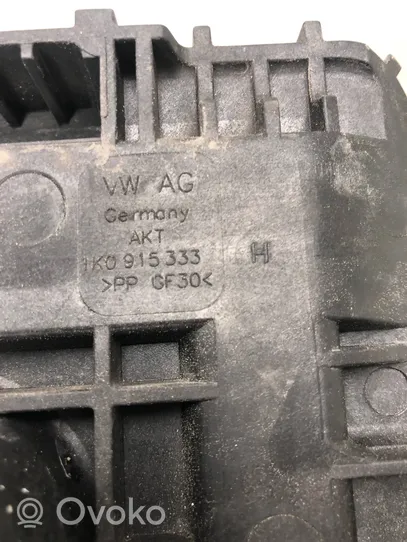 Volkswagen Golf VI Vassoio scatola della batteria 1K0915333