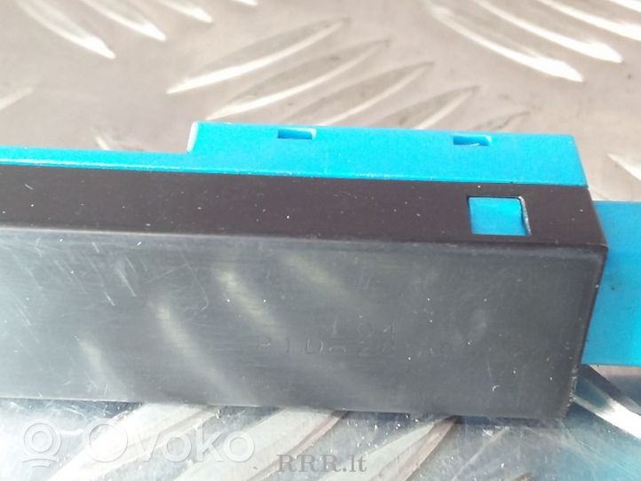 Toyota RAV 4 (XA30) Module confort P1D2808