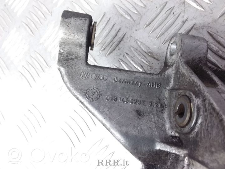 Volkswagen Polo III 6N 6N2 6NF Supporto di montaggio della pompa del servosterzo 028145523E