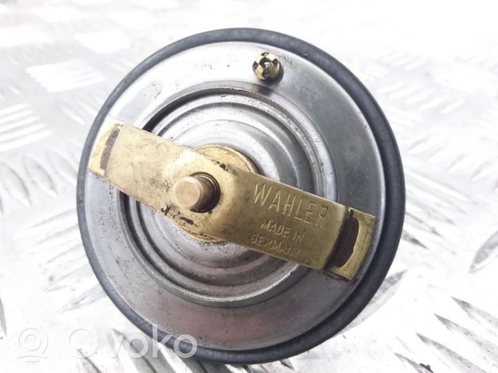 Audi A6 S6 C5 4B Boîtier de thermostat / thermostat 