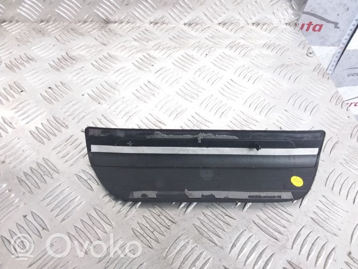 Audi Q3 8U Aizmugurējā sliekšņa dekoratīvā apdare (ārējā) 8U0853376