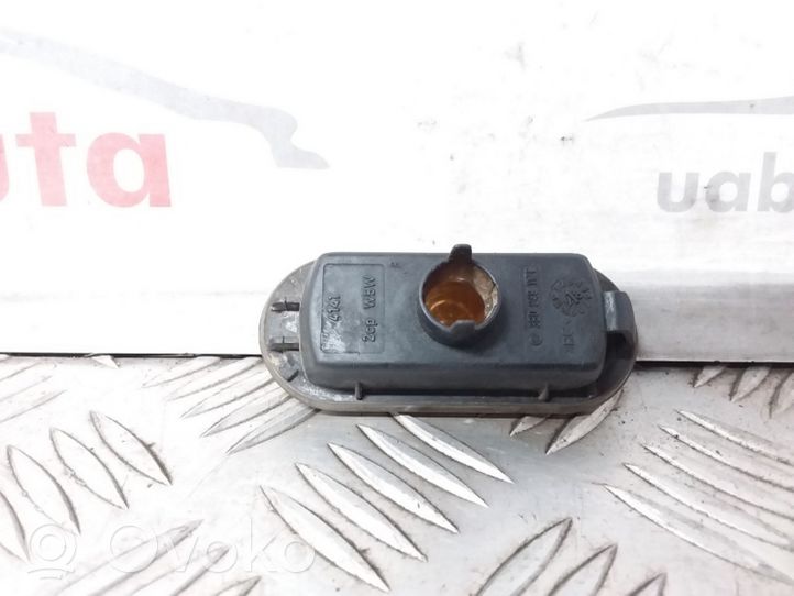 Volkswagen Golf IV Indicatore di direzione del parafango anteriore 3B0949117C