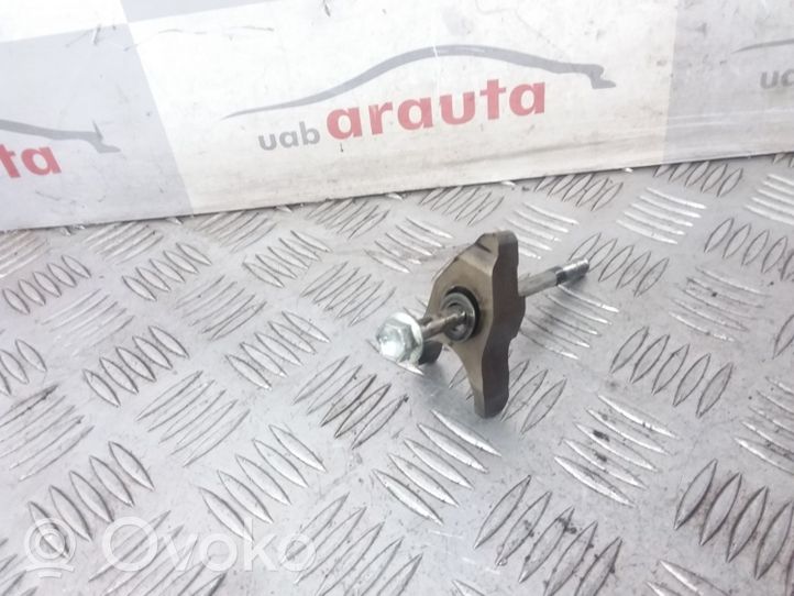 Toyota Corolla Verso E121 Support de pince d'injecteur de carburant 